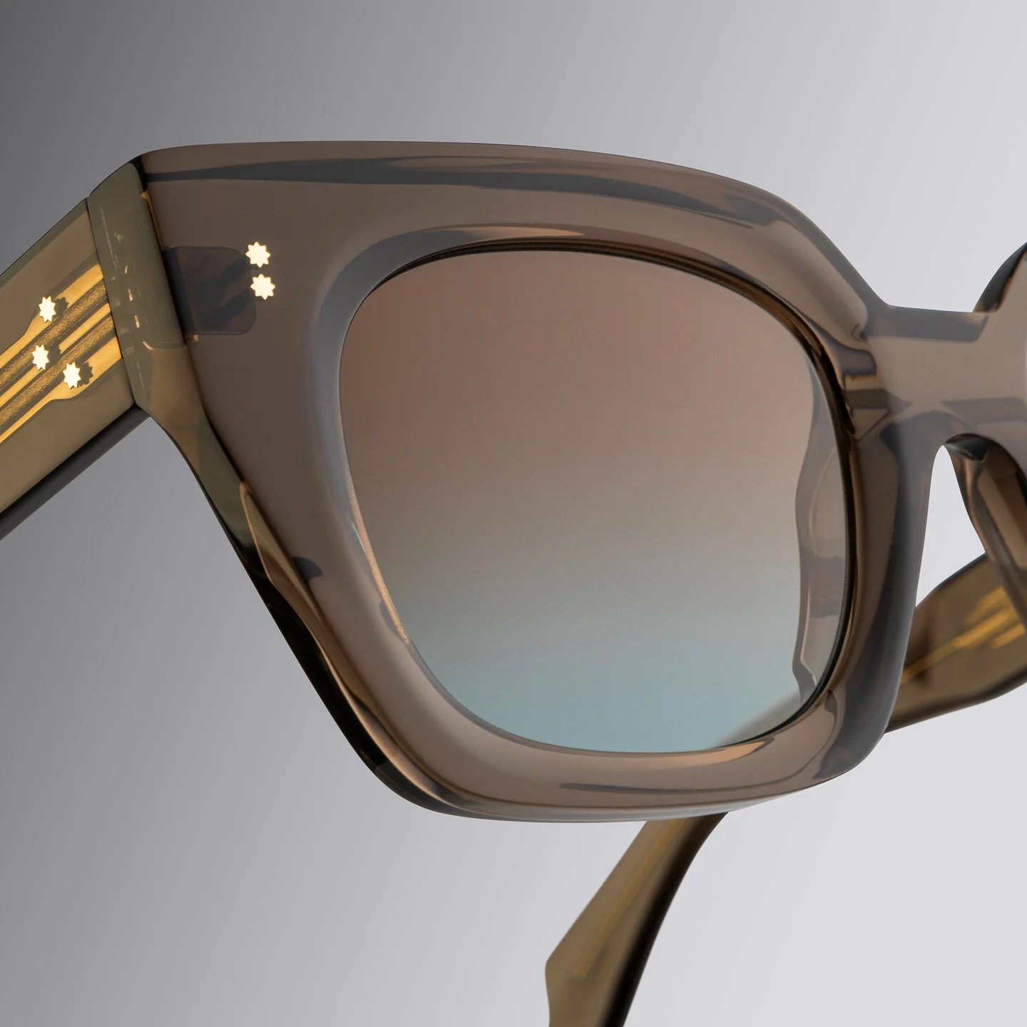 Cutler and Gross CGSN-1422-50-04 Brown Crystal